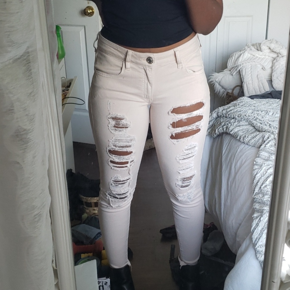 Light pink distressed American Eagle Jeans